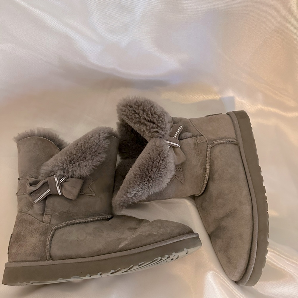 Ugg grey boots Sz 10 - Picture 1 of 7